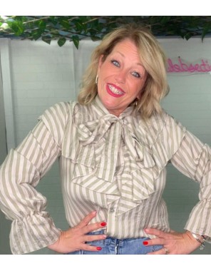 Camisa lazada con volantes