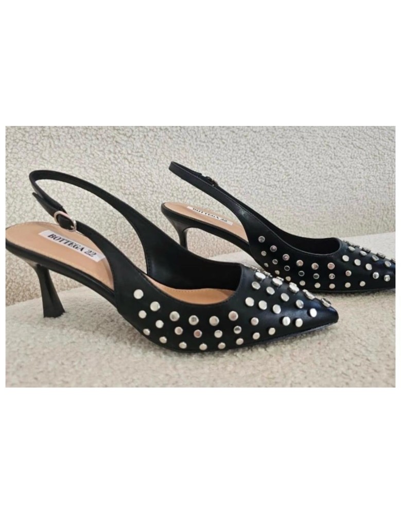 CAL - 06 ZAPATO TACHUELAS