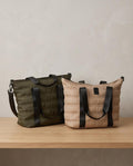 BOLSO SHOPPER ACOLCHADO CON ASA NEGRA – NORA