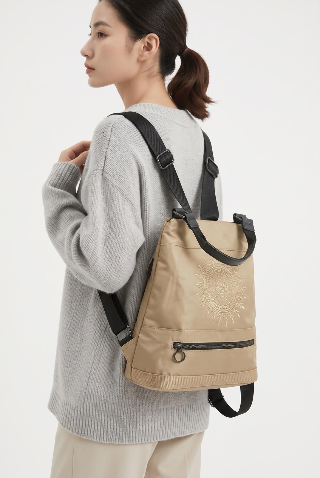MOCHILA DE MUJER BEIGE CON BORDADO DECORATIVO – INDIA