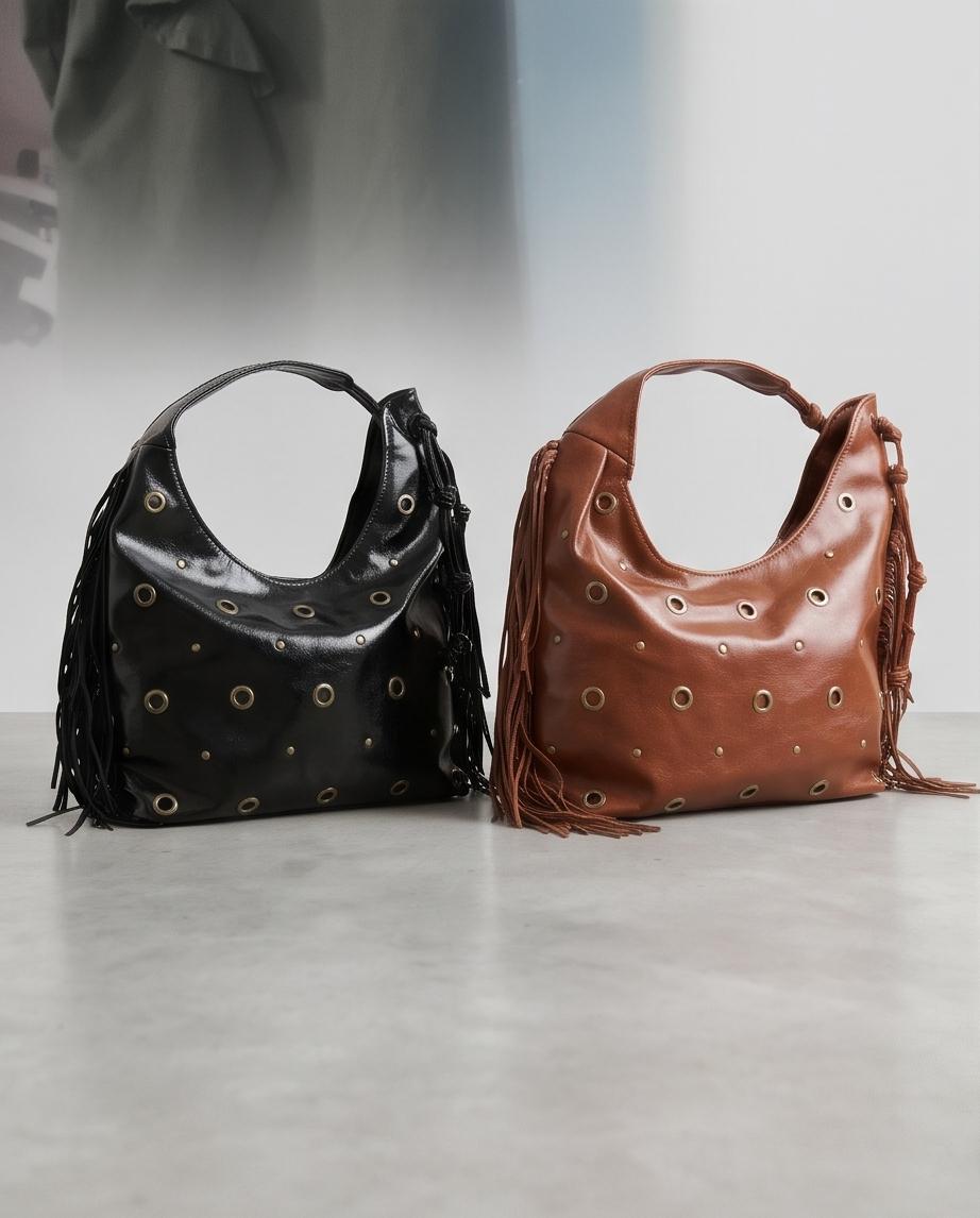 BOLSO DE MUJER CON FLECOS Y DETALLES METÁLICOS – BOHO