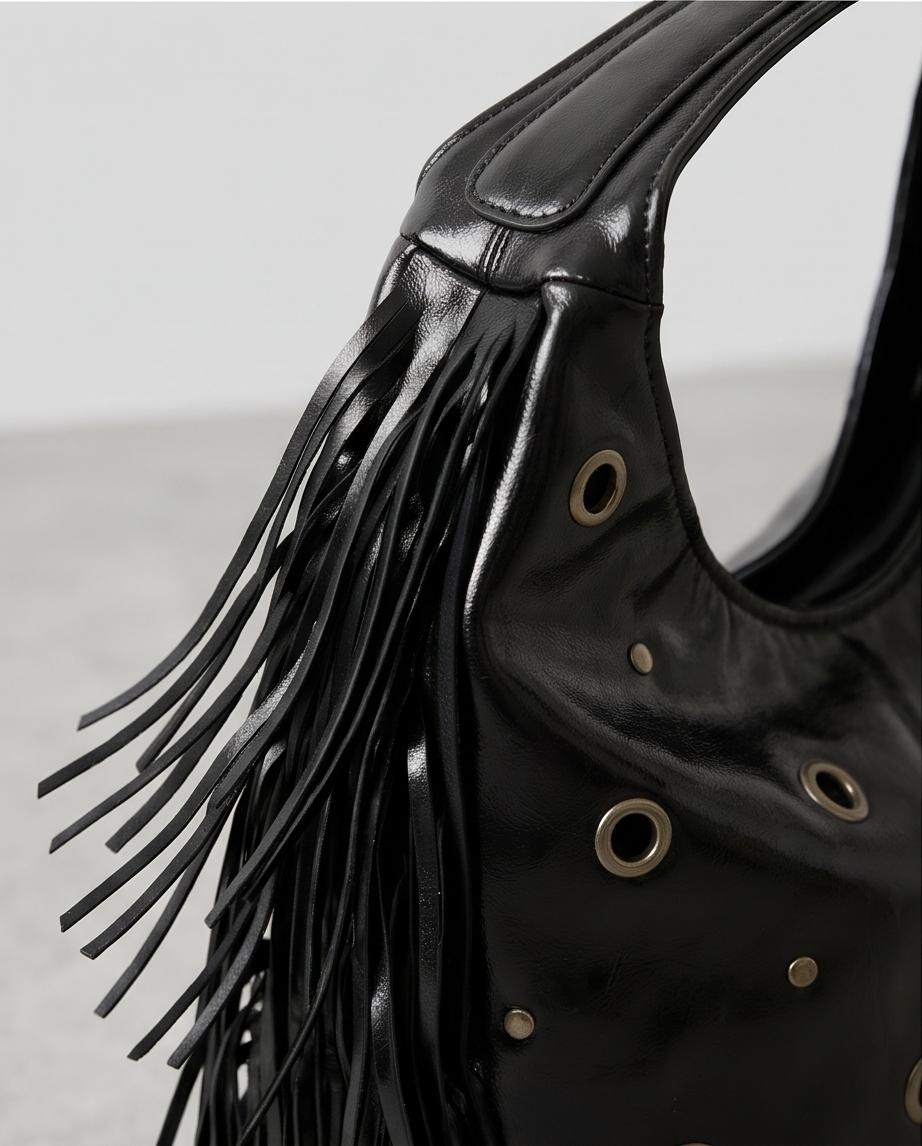 BOLSO DE MUJER CON FLECOS Y DETALLES METÁLICOS – BOHO
