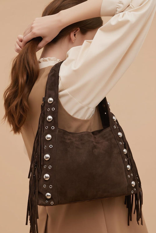 BOLSO DE MUJER MARRÓN CON FLECOS Y DETALLES METÁLICOS – VALENTINA